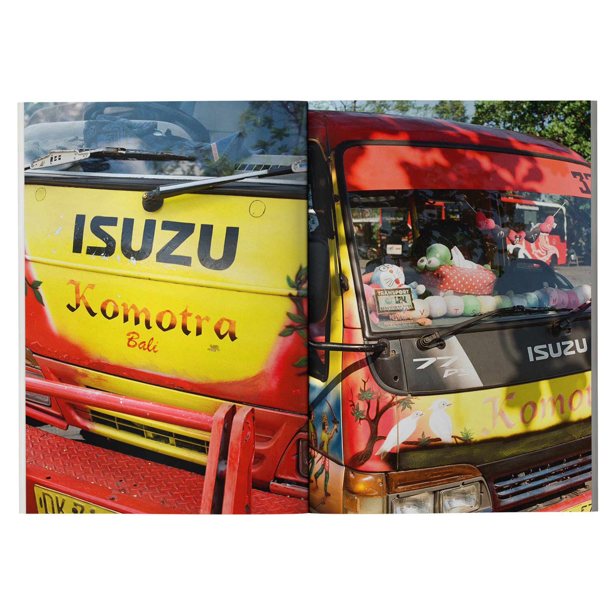 Komotra Party Buses of Kuta